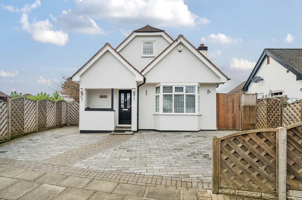 5 bedroom bungalow for sale in St. Edmunds Avenue, Ruislip, HA4