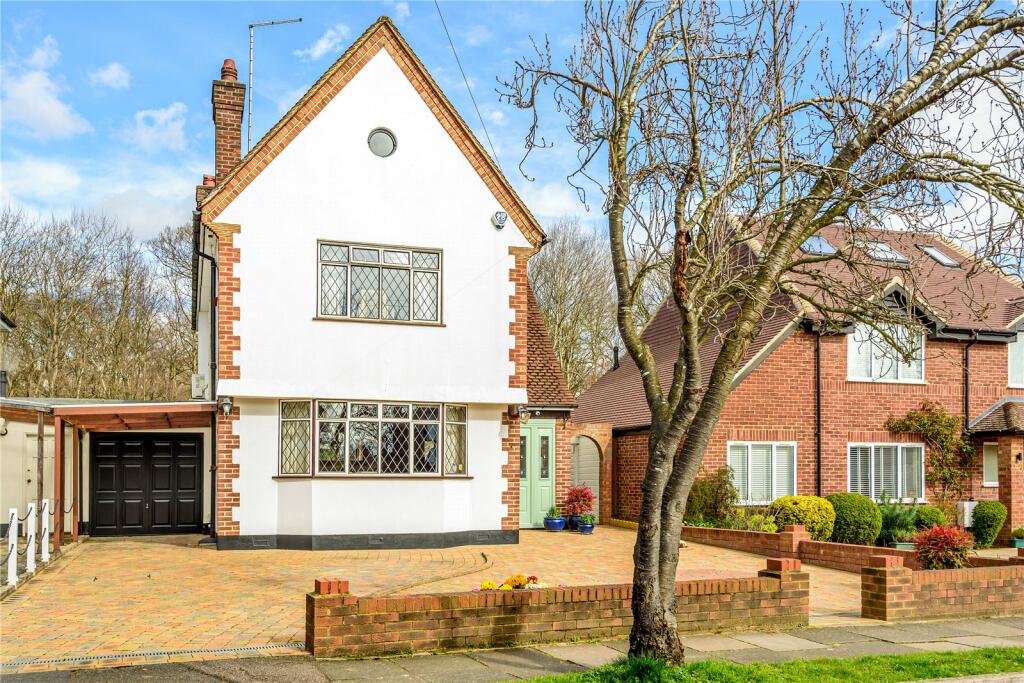 3 bedroom detached house for sale in Broadwood Avenue, Ruislip