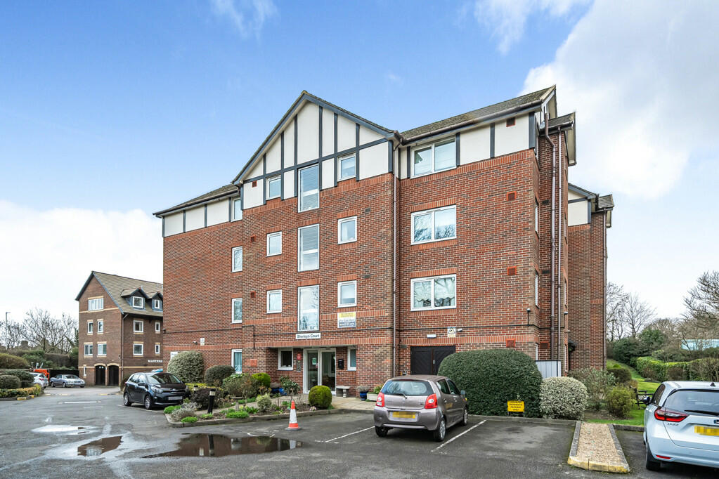 2 bedroom apartment for sale in Wood Lane, Ruislip, Middlesex, HA4