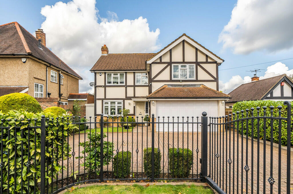 4 bedroom detached house for sale in Eastcote Road, Ruislip, Middlesex, HA4