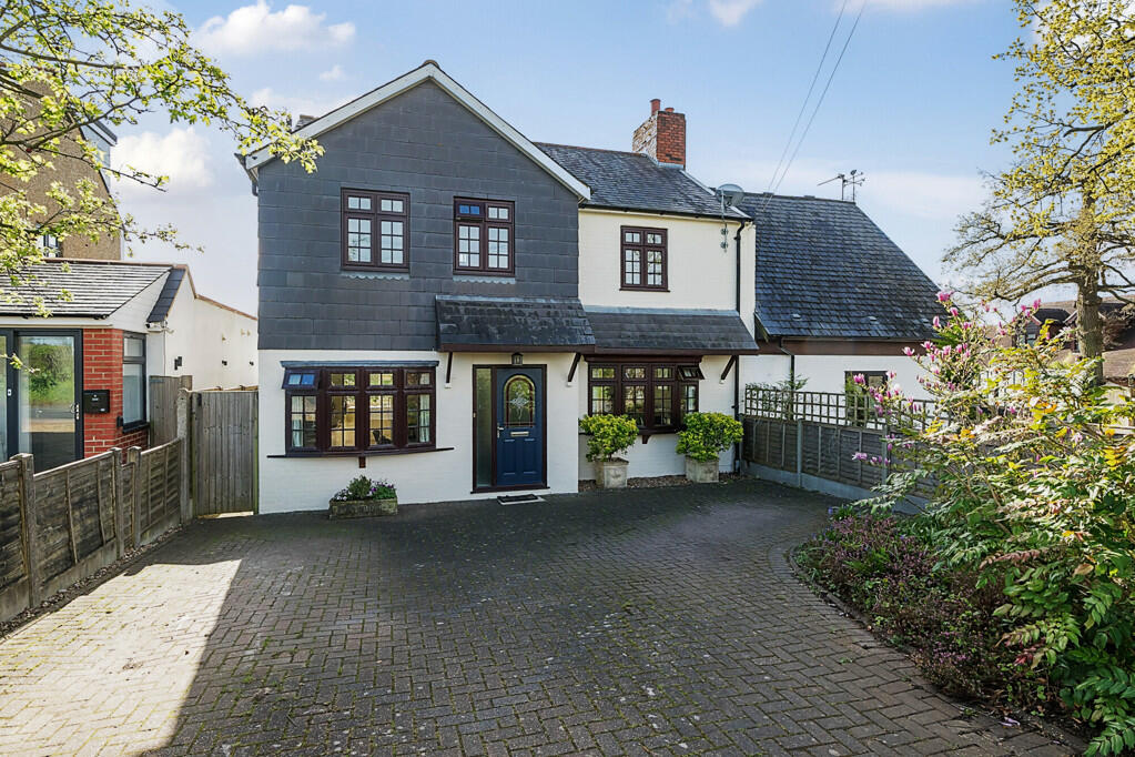 4 bedroom semidetached house for sale in Northwood Road, Harefield