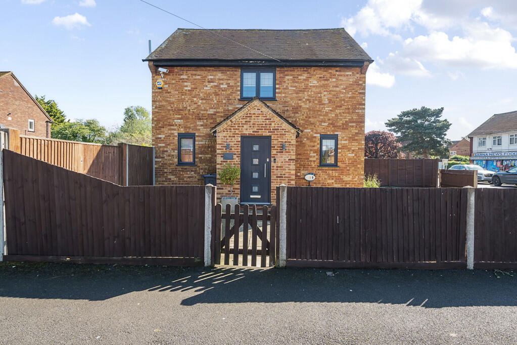 3 bedroom semidetached house for sale in Penzance Close, Harefield