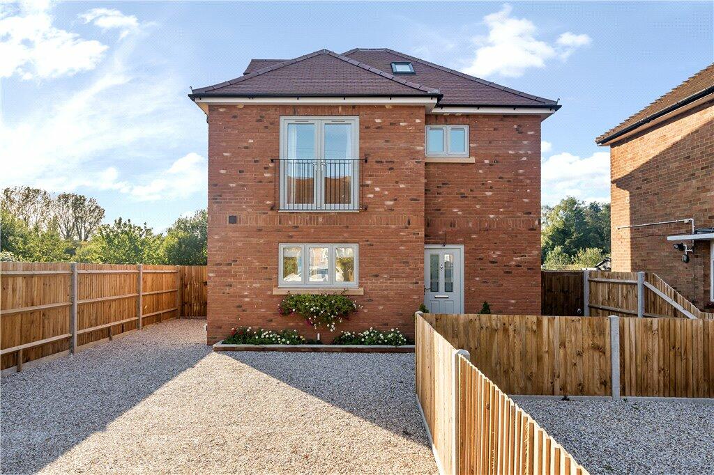 3 bedroom detached house for sale in Broadwater Gardens, Harefield
