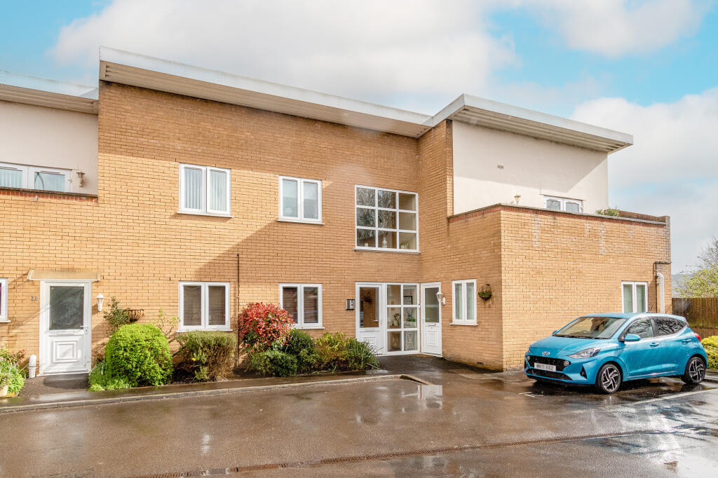 2 bedroom flat for sale in Valley Heights, Road