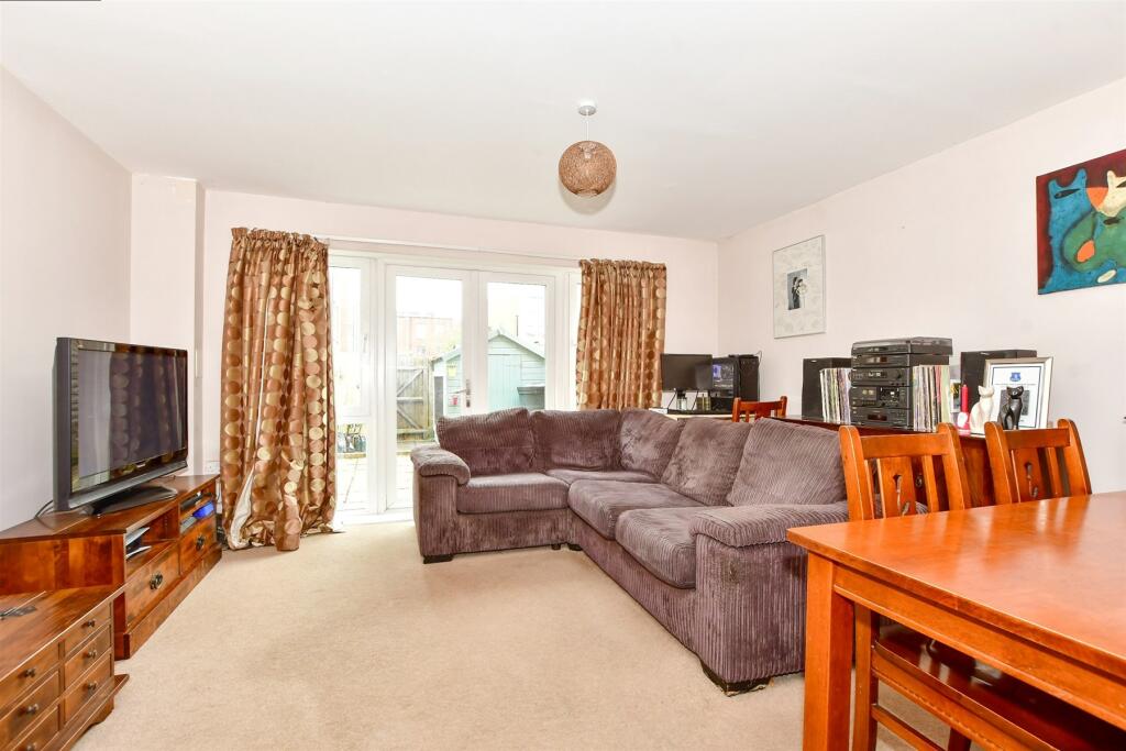 3 bedroom terraced house for sale in Longley Road, Chichester, West