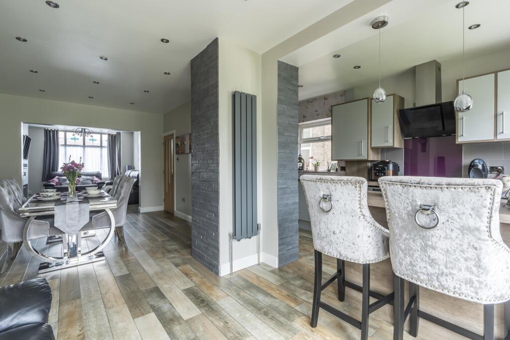 4 bedroom end of terrace house for sale in Filton Avenue, Horfield