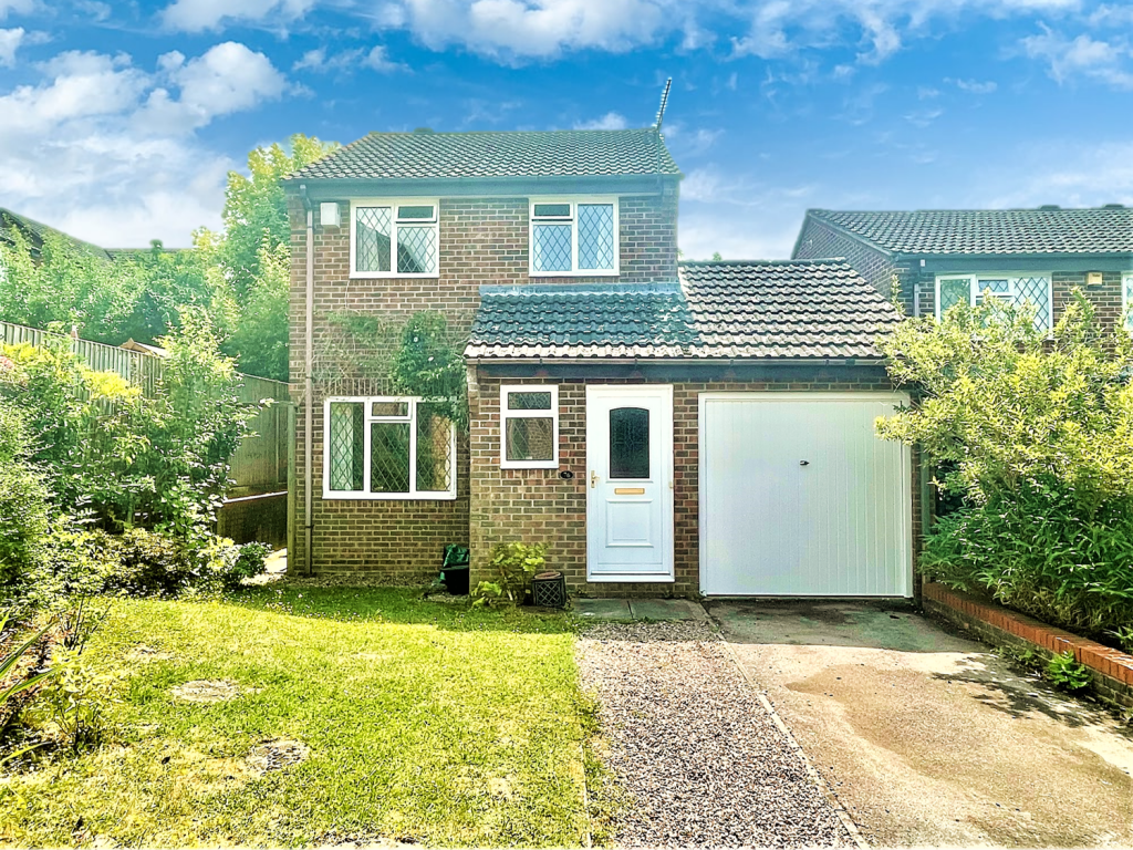 3 bedroom detached house for sale in Privately Situated Detached House