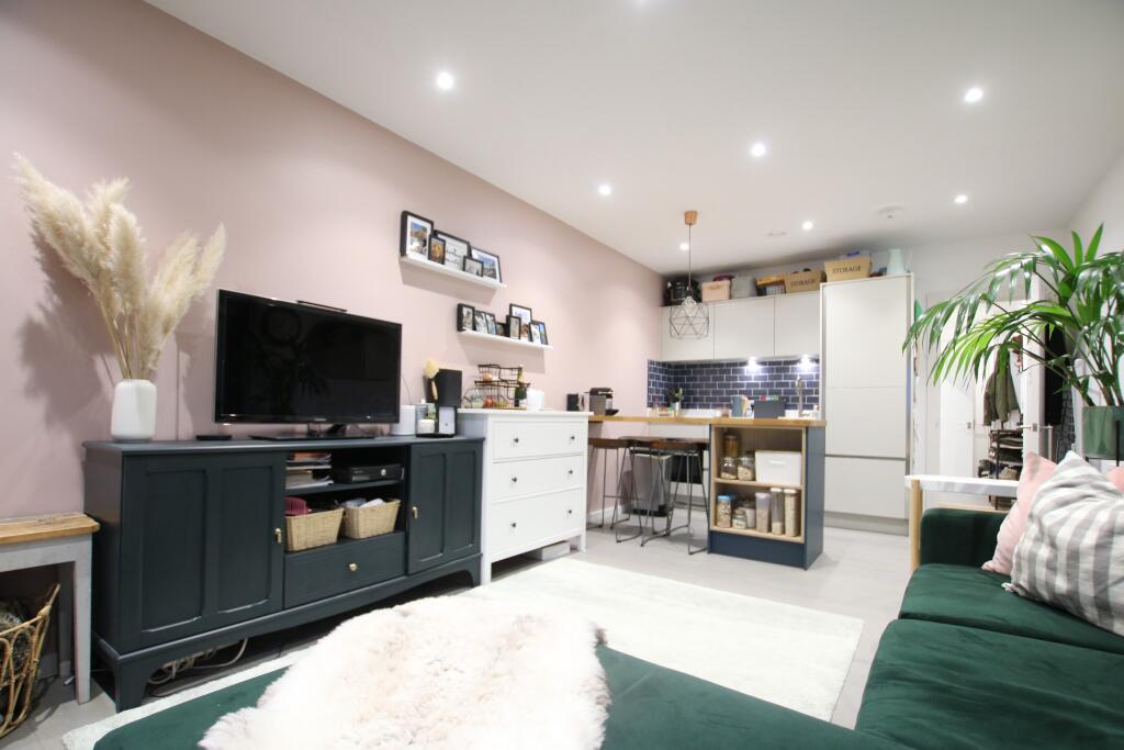 1 bedroom flat for sale in Old Station Approach, Winchester, SO23