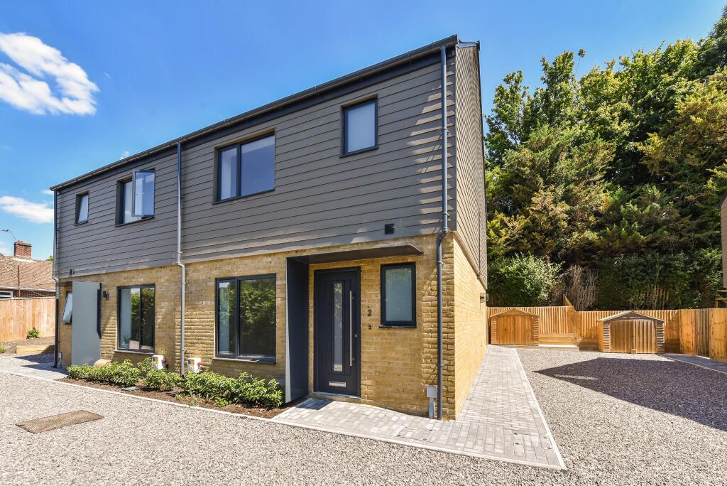 3 bedroom semidetached house for sale in 2 Whiteway Close, Headbourne