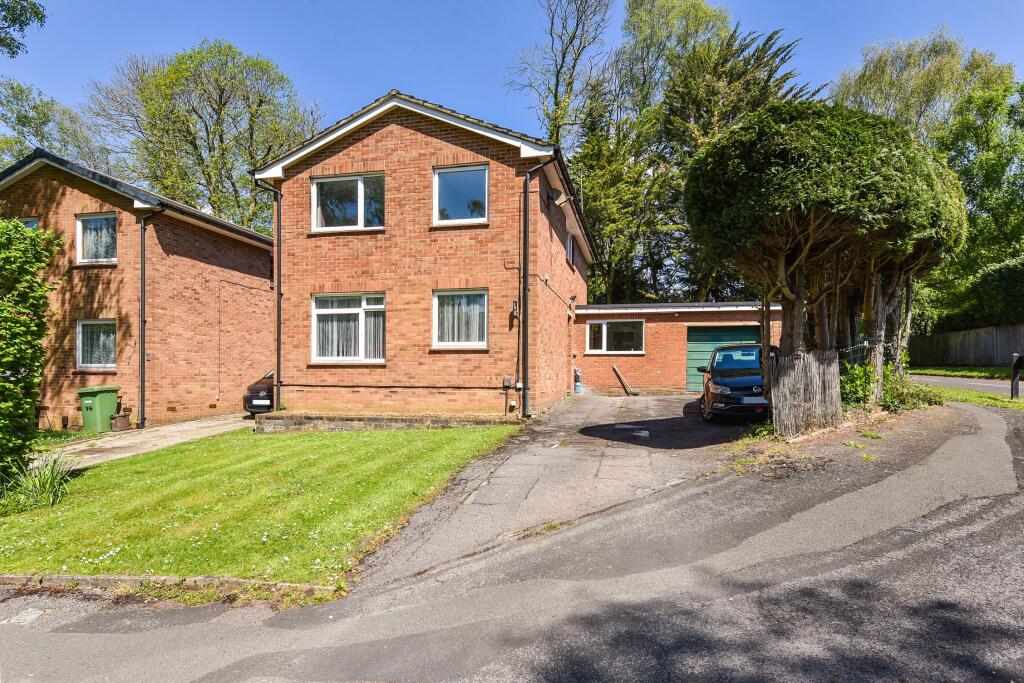 4 bedroom detached house for sale in Ashdown Road, Chandler's Ford, SO53