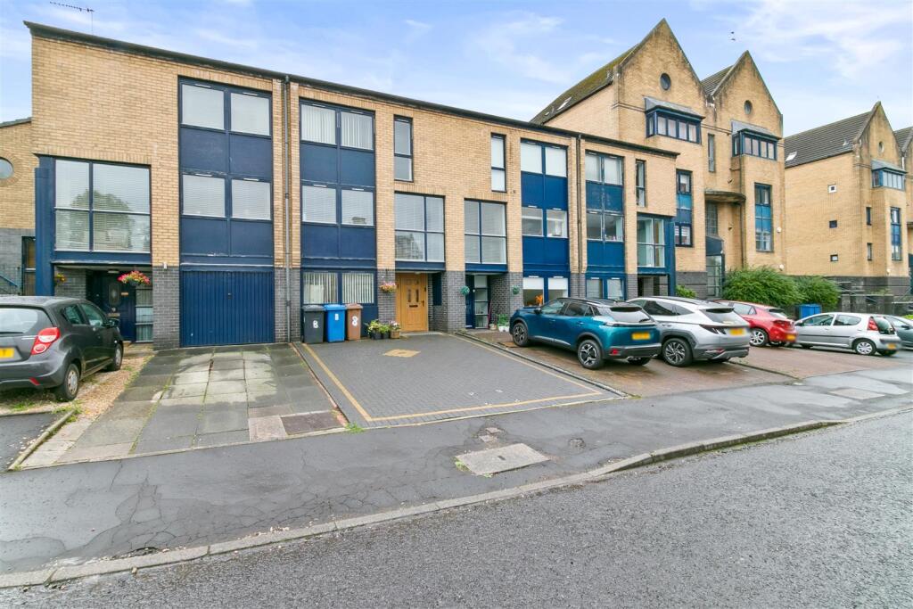 Main image of property: Hillside Park, Hardgate, Clydebank