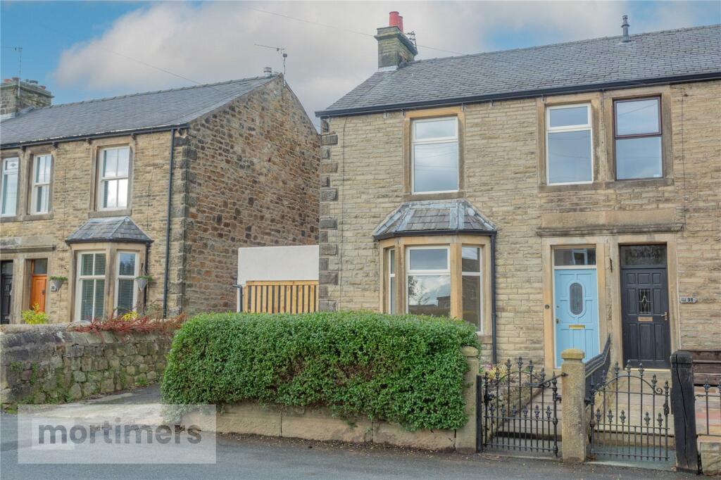 3 bedroom end of terrace house for sale in Waddow View, Waddington