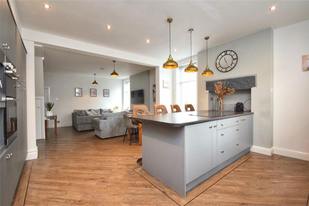 3 bedroom end of terrace house for sale in Castle View, Clitheroe