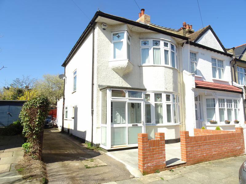3 bedroom end of terrace house for sale in Balfour Grove, London, N20