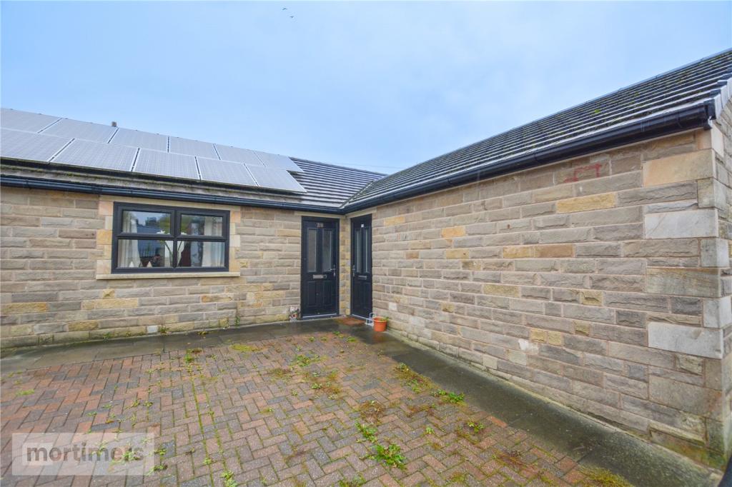 1 bedroom bungalow for sale in Moor Street, Clayton Le Moors, Accrington, BB5