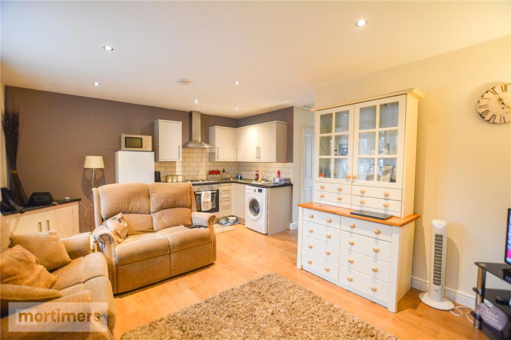 1 bedroom bungalow for sale in Moor Street, Clayton Le Moors, Accrington, BB5