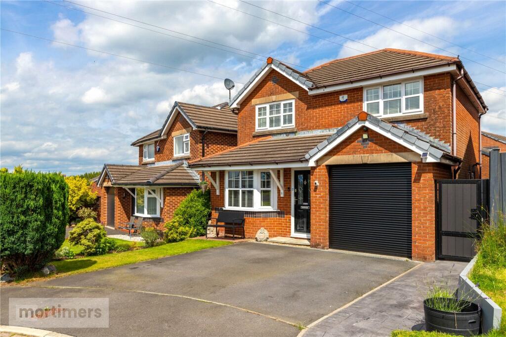 4 bedroom detached house for sale in Moorside Drive, Clayton Le Moors