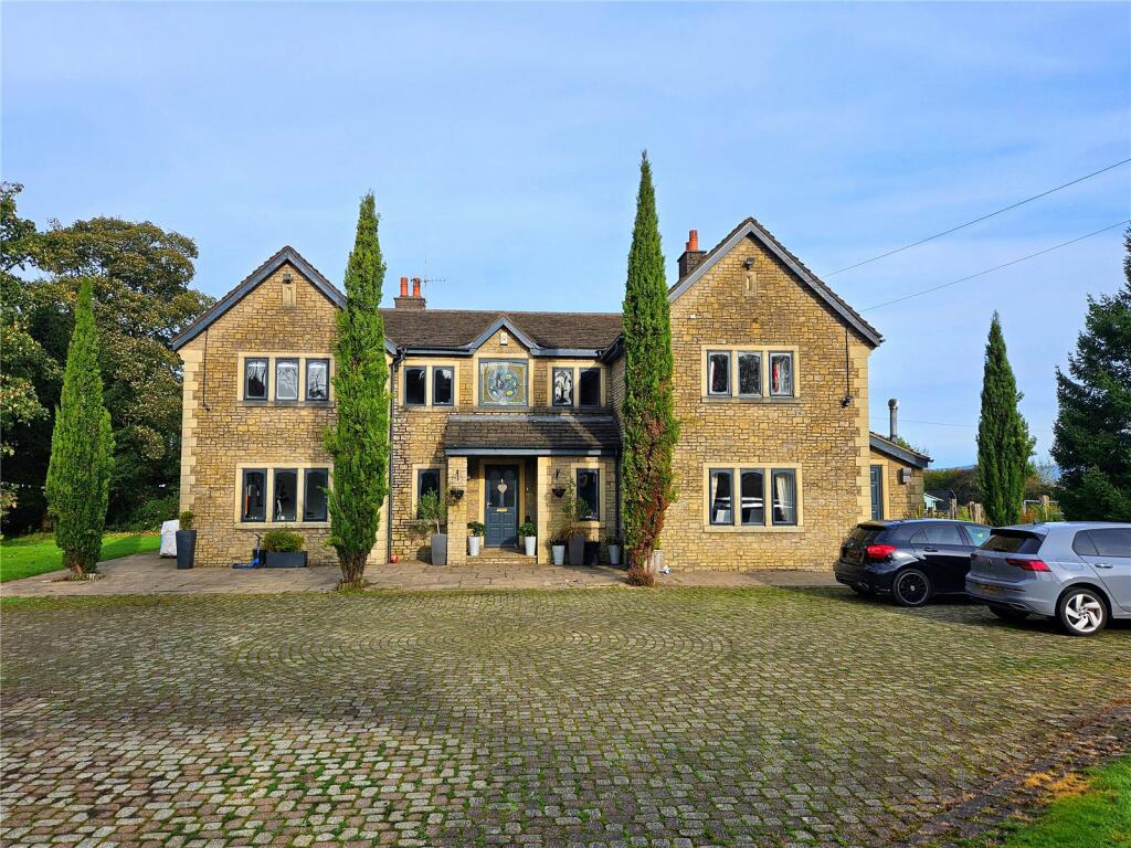 4 bedroom detached house for sale in Vicarage Lane, Wilpshire