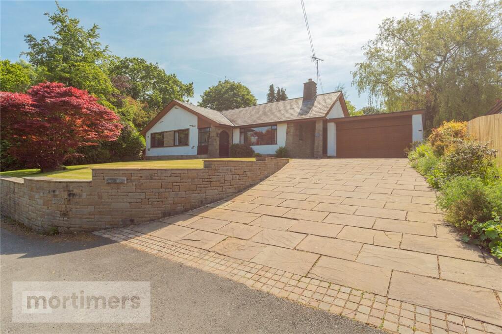 3 bedroom detached bungalow for sale in Higher Commons Lane