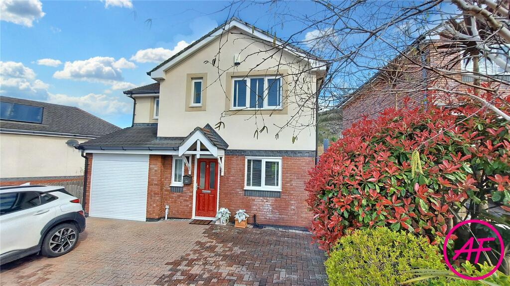 4 bedroom detached house for sale in Gwel Y Castell, Llandudno Junction