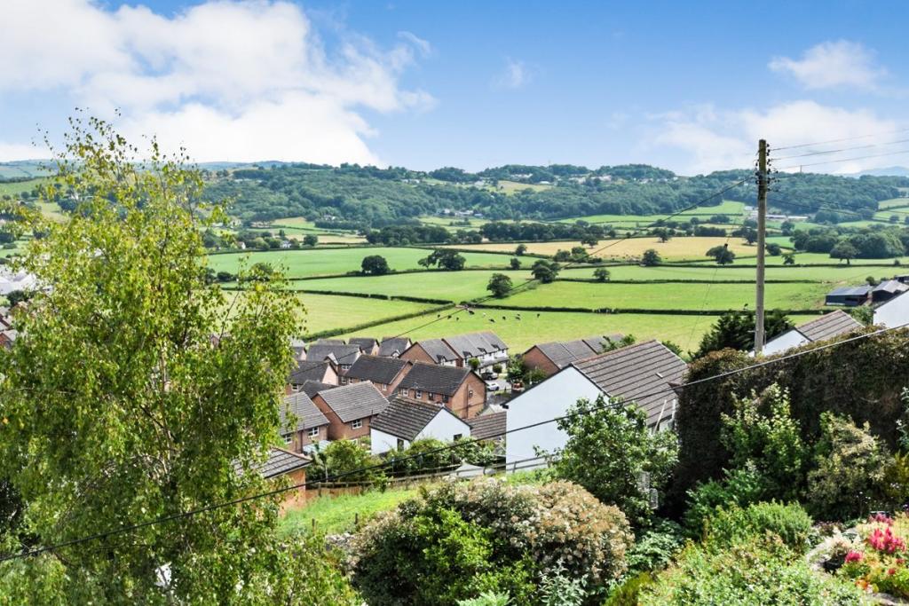 4 bedroom detached house for sale in Pendre Road, Penrhynside