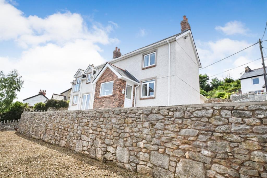 4 bedroom detached house for sale in Pendre Road, Penrhynside