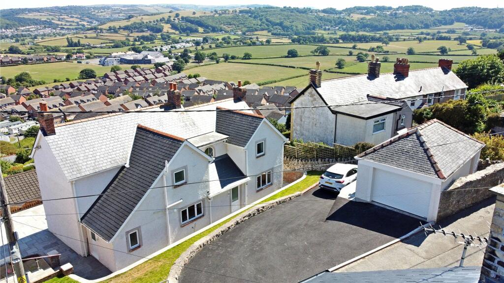 4 bedroom detached house for sale in Pendre Road, Penrhynside