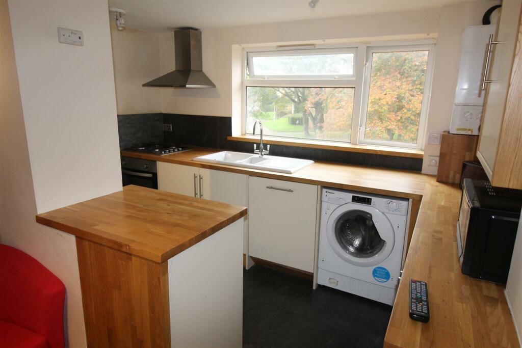 3 bedroom flat for rent in Binswood Street, Leamington Spa, CV32