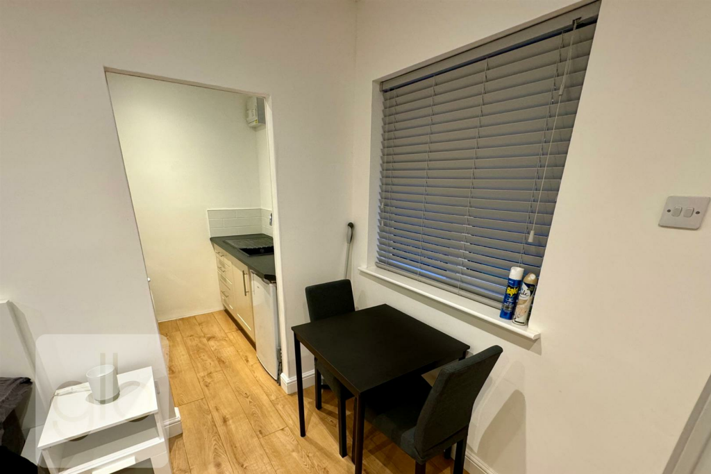 Additional property image - Binswood Avenue, Leamington Spa