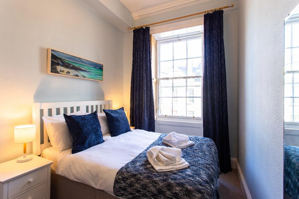 2 bedroom flat for rent in Broughton Street, Broughton, Edinburgh, EH1