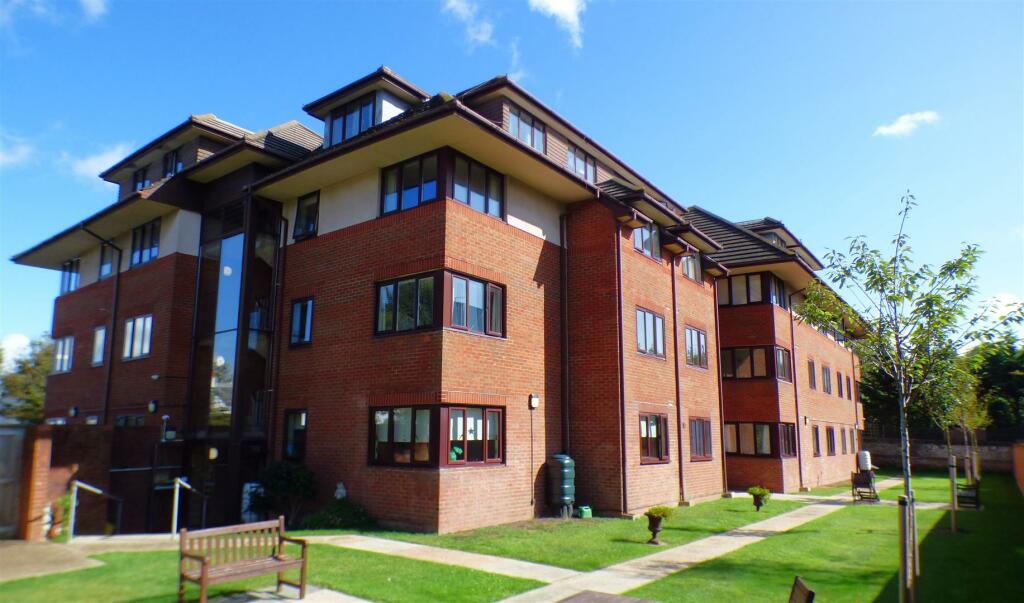 1 bedroom retirement property for sale in Westbourne Street, Hove, BN3