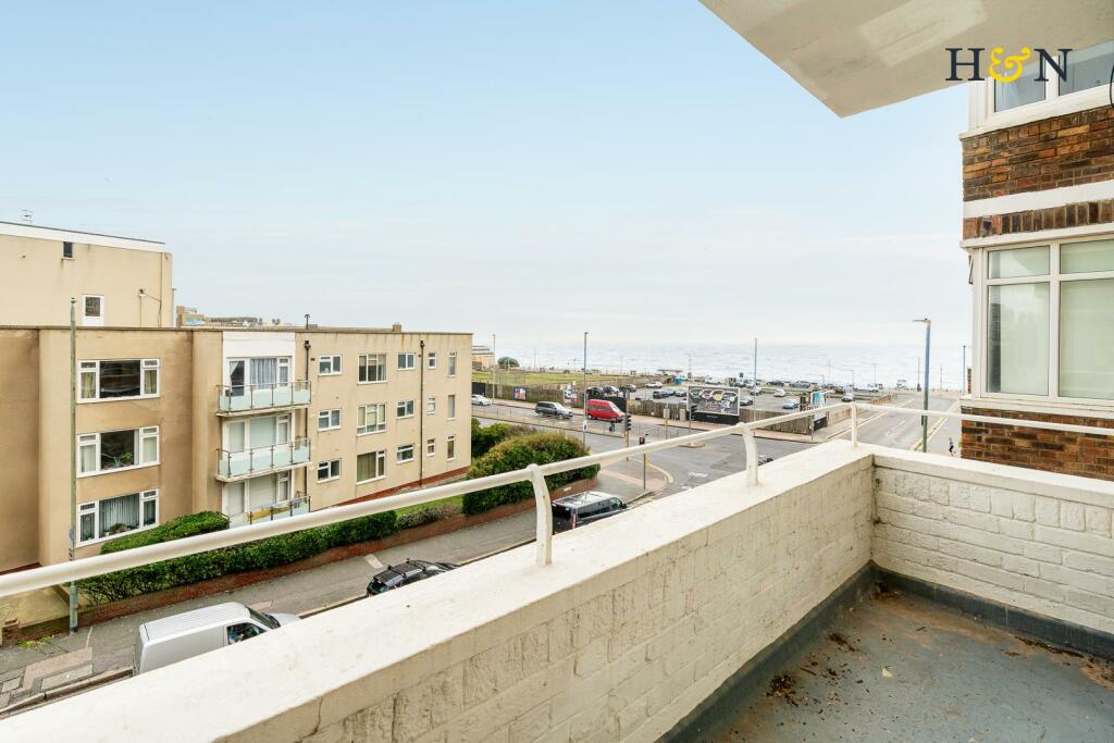 3 bedroom flat for sale in Viceroy Lodge, Kingsway, Hove, BN3