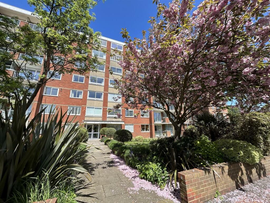 2 bedroom flat for sale in Edward House, New Church Road, Hove, BN3