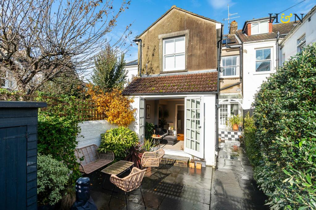 2 bedroom flat for sale in Connaught Road, Hove, BN3