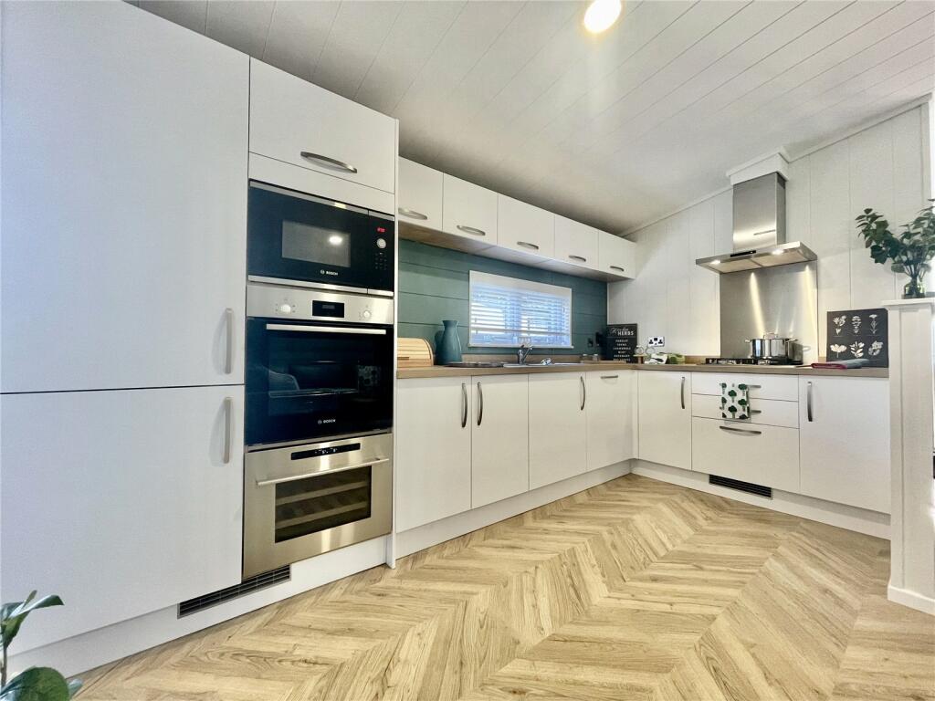 Additional property image - Sandhills Holiday Park, Avon Beach, Mudeford, Christchurch, BH23
