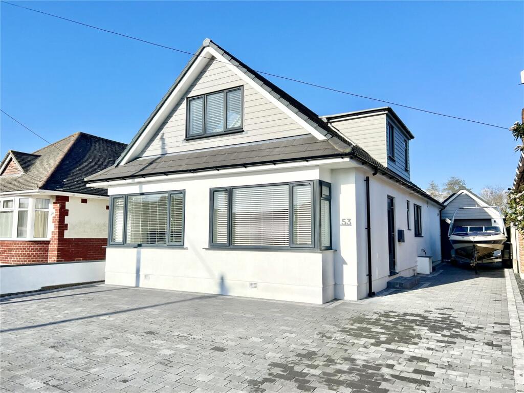 4 bedroom detached house for sale in Lingwood Avenue, Mudeford