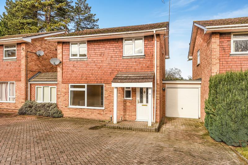 4 bedroom detached house for rent in Cedar Drive, Sunningdale, SL5