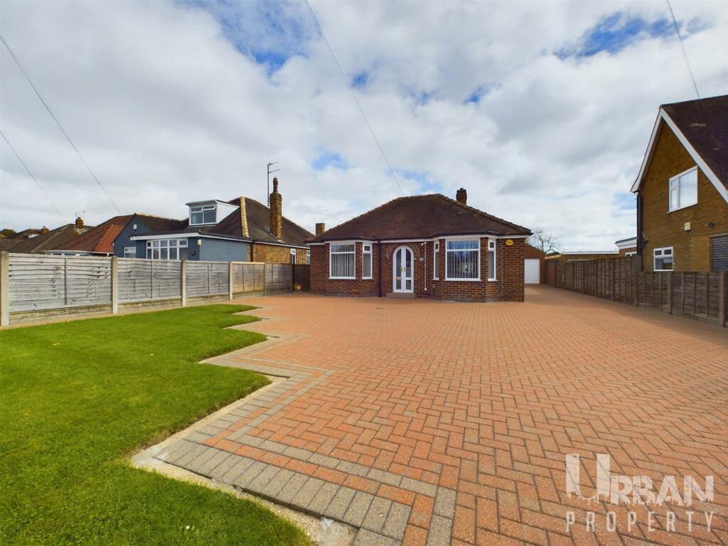 3 bedroom bungalow for sale in Holmes Lane, Bilton, Hull, HU11