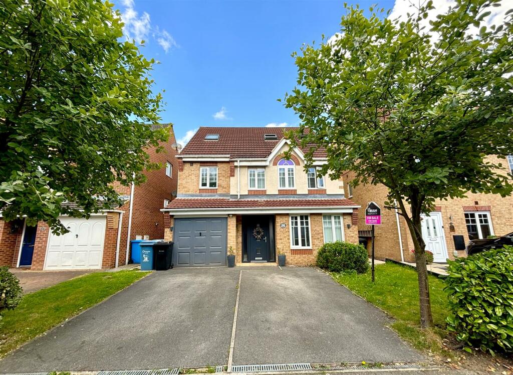 5 bedroom detached house for sale in Staunton Park, Kingswood, Hull, HU7