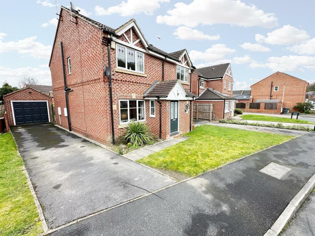 2 bedroom semidetached house for sale in Boothroyd Drive, Meanwood, Leeds, LS6 2SA, West