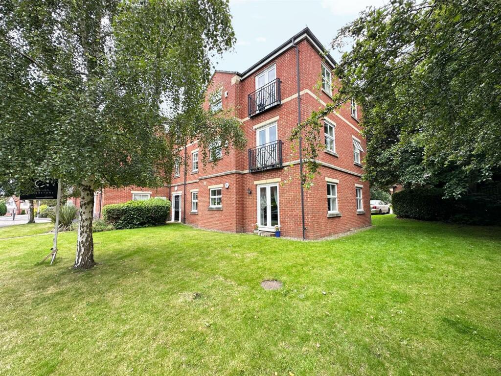 2 bedroom apartment for sale in Woodlea Lane, Meanwood, Leeds, West Yorkshire., LS6