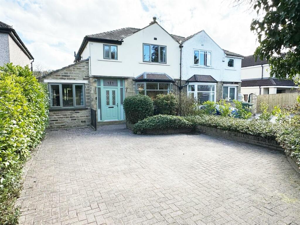 3 bedroom semidetached house for sale in Carr Road, Calverley, Leeds