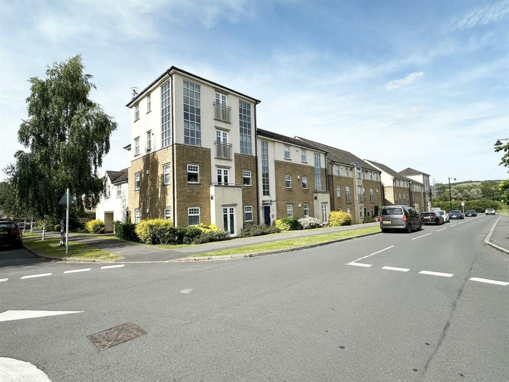 3 bedroom apartment for sale in High Royds Drive, Menston, Ilkley