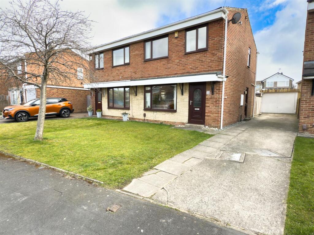 Main image of property: Carr Wood Gardens, Calverley, Pudsey, West Yorkshire