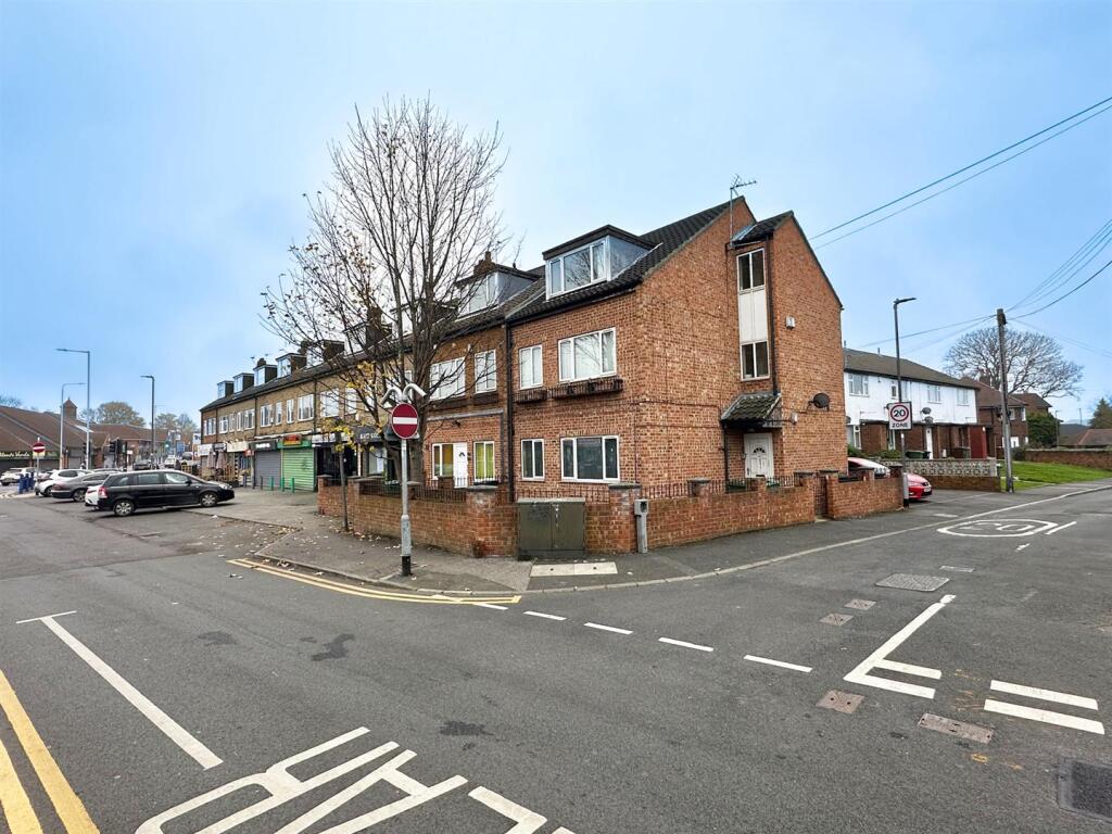 Main image of property: Irwin Approach, Halton, Leeds, West Yorkshire.