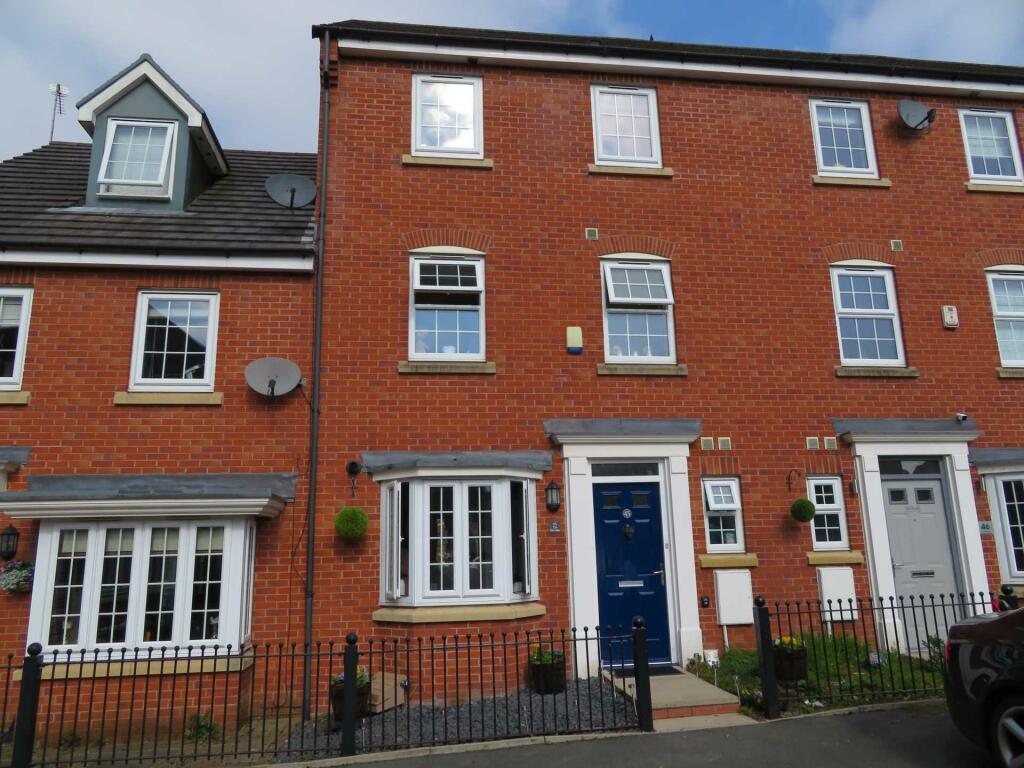 4 bedroom town house for sale in The Fairways, Royton, OL2