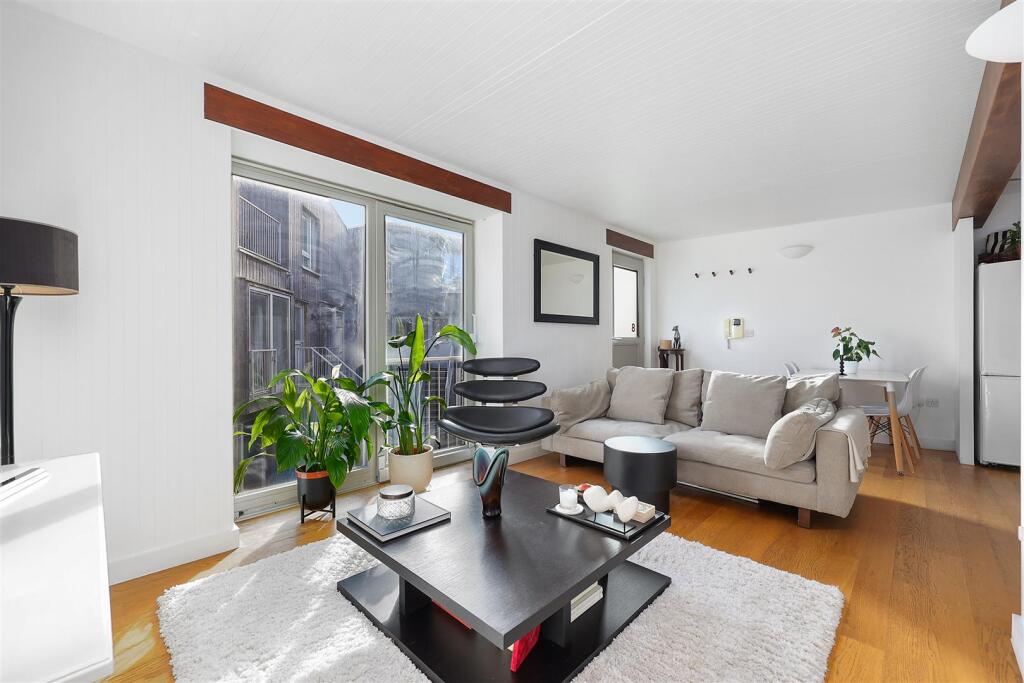Main image of property: High Street, London