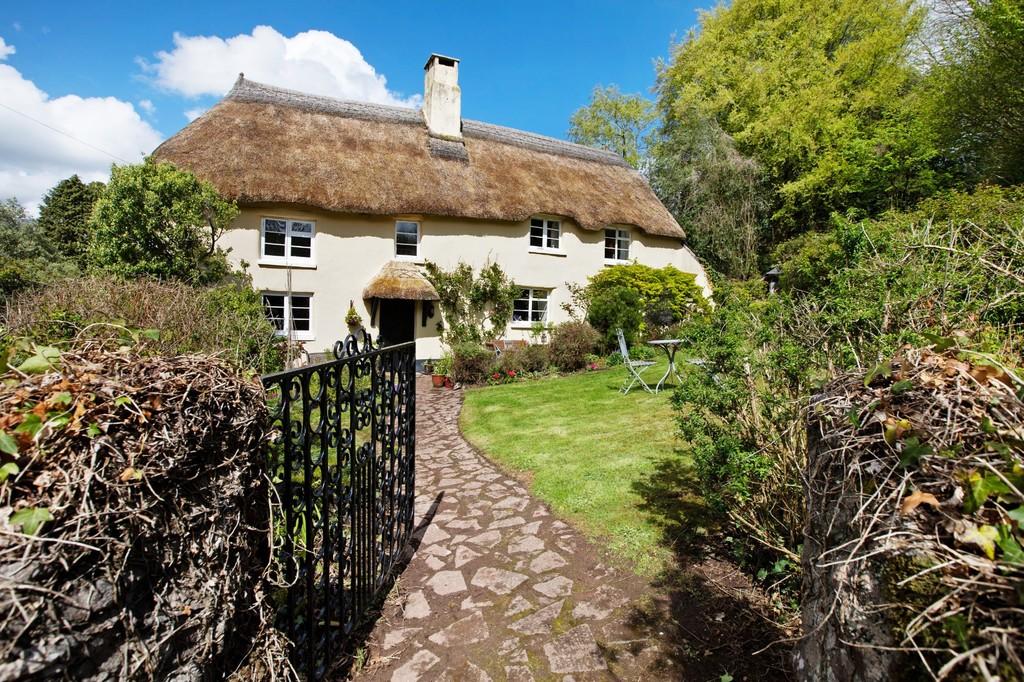 4 bedroom cottage for sale in Stokeinteignhead, TQ12