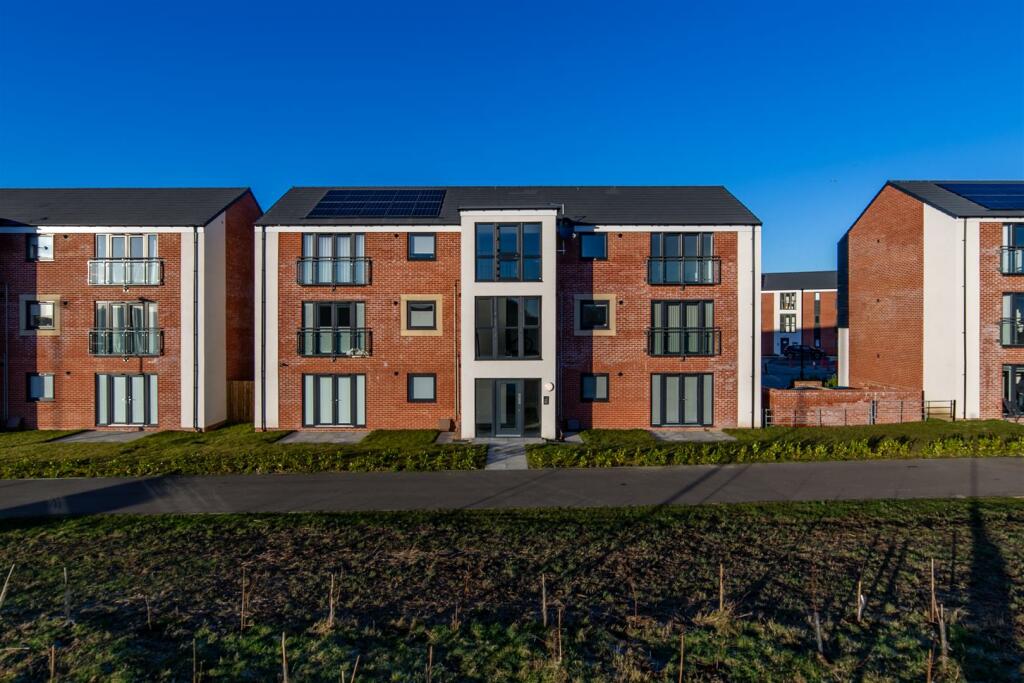 2 bedroom flat for sale in Wisteria Place, Great Park, NE13