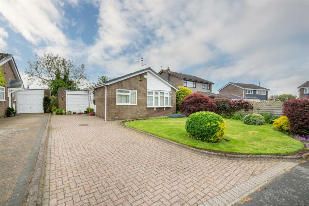 2 bedroom detached bungalow for sale in Bracken Close, Dinnington, NE13